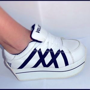 VOLATILE retro platform sneakers!